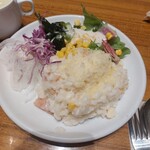 PIZZA SALVATORE CUOMO - ホワイトソースのリゾットとサラダ