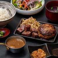 萬鉄肉汁ハンバーグと黒毛和牛切り落としステーキ合い盛り