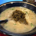 きまはち商店 - 高菜がどっさり。結構辛いです。