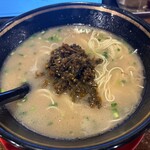 きまはち商店 - 替え玉時に高菜を入れて味変です♪