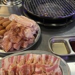 個室 神戸焼肉×食べ放題専門店 肉丸 三宮本店 - 