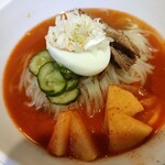 食道園 - 別辛を全投入。ぜんぜん辛くないのです。もしかして着色料？