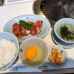 食道園 - 半冷麺付きカルビランチ　1850円　最初にお肉