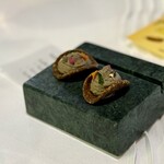 Restaurant Régis & Jacques Marcon - こちらから50kmほどのル・ピュイ・アンヴレは、レンズ豆の名産地！
      まずはペーストで。優しい甘さが魅力です。
      私も赴いて調達してきたので、自宅でいただくのも楽しみ(^^)