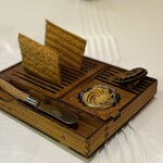 Restaurant Régis & Jacques Marcon - オリジナルの、セップ香るバターがとても美味しい♪