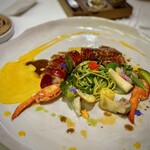 Restaurant Régis & Jacques Marcon - オリジナルのメニューでは、付け合わせがレンズ豆。
      ですが、前菜と被るので、ズッキーニに変更してくれました♪
      海老のジュのソースが、とっても美味しい。