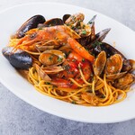 LOUNGE & BAR - 魚介たっぷりペスカトーレ