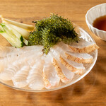 北の恵みと沖縄料理 大衆酒場 こりす - 国頭漁協直送やんばるイマイユ薄造り　海ぶどう添え