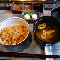 鉄板焼　恵比寿 - ガーリックライスは醤油の風味強め