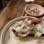 ビストロ炭焼肉酒場 チキンレッグ - ONザRISE。　これこれ❗️