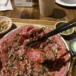 ビストロ炭焼肉酒場 チキンレッグ - このビジュアル❗️最高です♪