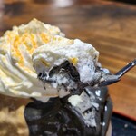 とろりん茶房 - 白＆黒ごま合盛りホイップ