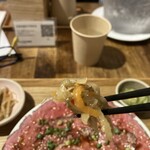 ビストロ炭焼肉酒場 チキンレッグ - 切り干し大根も美味しい