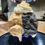 とろりん茶房 - 白＆黒ごま合盛りホイップ