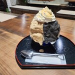 とろりん茶房 - 白＆黒ごま合盛りホイップ