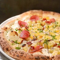 さつまいもとソフトサラミのクリームソースピッツァ