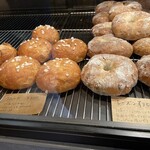 Mel - 右　レーズンと、今回は買わなかった　左　ラムーナも美味しそう