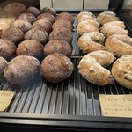 Mel - ショーケースに並べられた大人のチョコパン、このみ