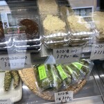 小口わさび店 - ショーケース陳列光景