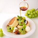 マテリアル カフェ - 9/22新発売 シャインマスカットと焦がしキャラメルパンケーキ