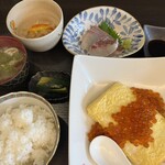 季節料理 進 - だし巻き玉子(いくらのせ)定食