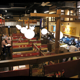 【昭和レトロな店内空間】掘りごたつ・お座敷タイプのお席も完備