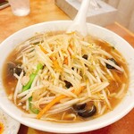 珍来 - もやし麺 スープに溶け込んだ野菜の旨味がたまらんです