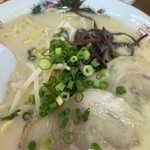 えびつラーメン - ネギ投入