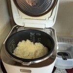 タカマス民宿 - ご飯はセルフ盛り放題