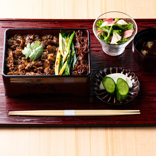 A5ランク鹿児島牛を使用したランチは、お好みで選べる全5品