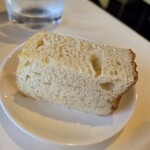 カルネヴィーノ - フォカッチャ、もちもちで焼きたて(๑>؂<๑)んまい♪