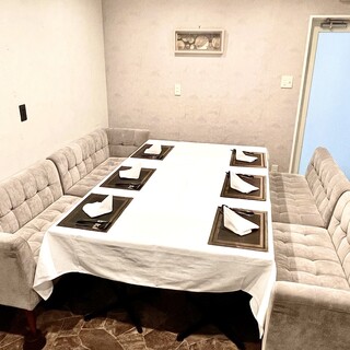 個室完備◆大人の雰囲気漂う空間で、ゆったりとくつろいで