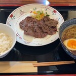 牛たん焼き 仙台辺見 - 料理写真:牛たん焼きとハーフラーメン