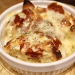 餃子とスパークリング バブルス - ピザ餃子