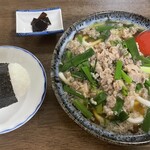 大阪うどん いなの路 - おにぎり165円税込　肉うどん 1100円税込