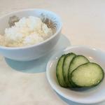 半ライス100円ときゅうりの漬物