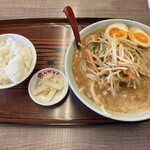 めん王  - 味噌ラーメン 半ライス