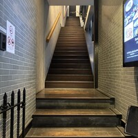 オッティモ・シーフード・ガーデン 新宿店 - おっと、懐かしい店に辿り着くまでの長〜い階段
