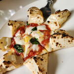 cafe&pizza BOSCO - ひと口で恋するBOSCOの星ピザ～☆