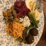 passe temps - 野菜の前菜盛り合わせ。色々な前菜少しずつ楽しめるお得な一皿。