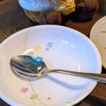 肉バル スノーキー - お店の方がラスちゃん用に取り皿を持って来てくださいました(*´人`*)♡