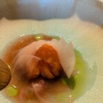 レストラン ナズ - 信州サーモンに蕪を添えトマトのソースを