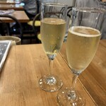 カフェ 呂久呂 - まずはスパークリングで♡