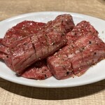 焼肉 はっち - 赤肉の切り落とし（塩）