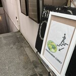 ハルダモンカレー - 地下に降りる入り口