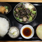 とよ食堂 はなれ - 料理写真:親もも炭焼き定食\1,330(2025/08)