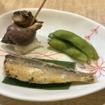 San Chuu - 前菜3種　枝豆が塩胡椒な感じの味！