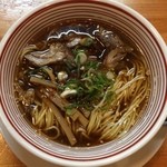 Otatsu - 笠岡ラーメン650円
                        
                        鶏の油たっぷりのスープ
                        でもあっさりしていておいしいです
                        
                        鶏チャーシューは味がよく染みています