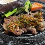 ステーキ石井 - ソースとも相性良く、肉質も柔らか！