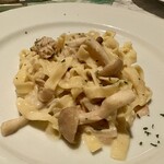 ヴィオニエ - ◉ 自家製 手打ちパスタ（フィトチーネ）
      　ツナときのこのクリームソース 